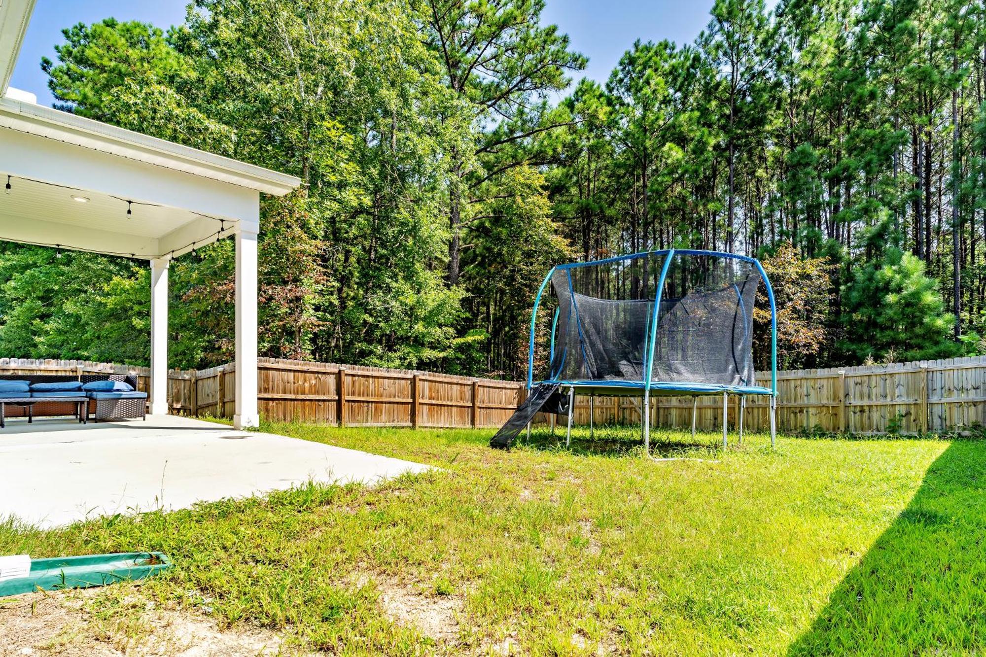 הוילה Raleigh Luxe Family Retreat- 15 Min To Downtown, Kids Gear, Fast Wifi For Wfh, Ev & Pet Friendly מראה חיצוני תמונה