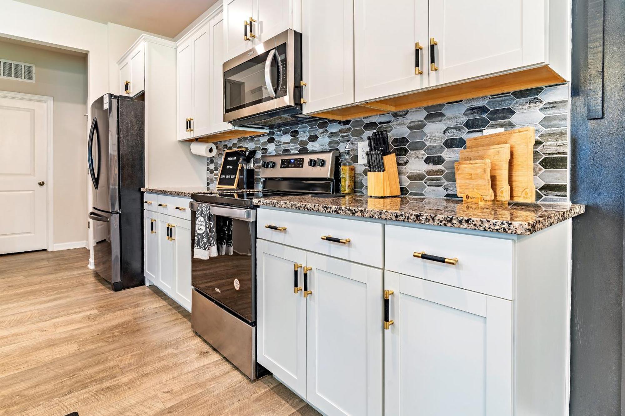 הוילה Raleigh Luxe Family Retreat- 15 Min To Downtown, Kids Gear, Fast Wifi For Wfh, Ev & Pet Friendly מראה חיצוני תמונה