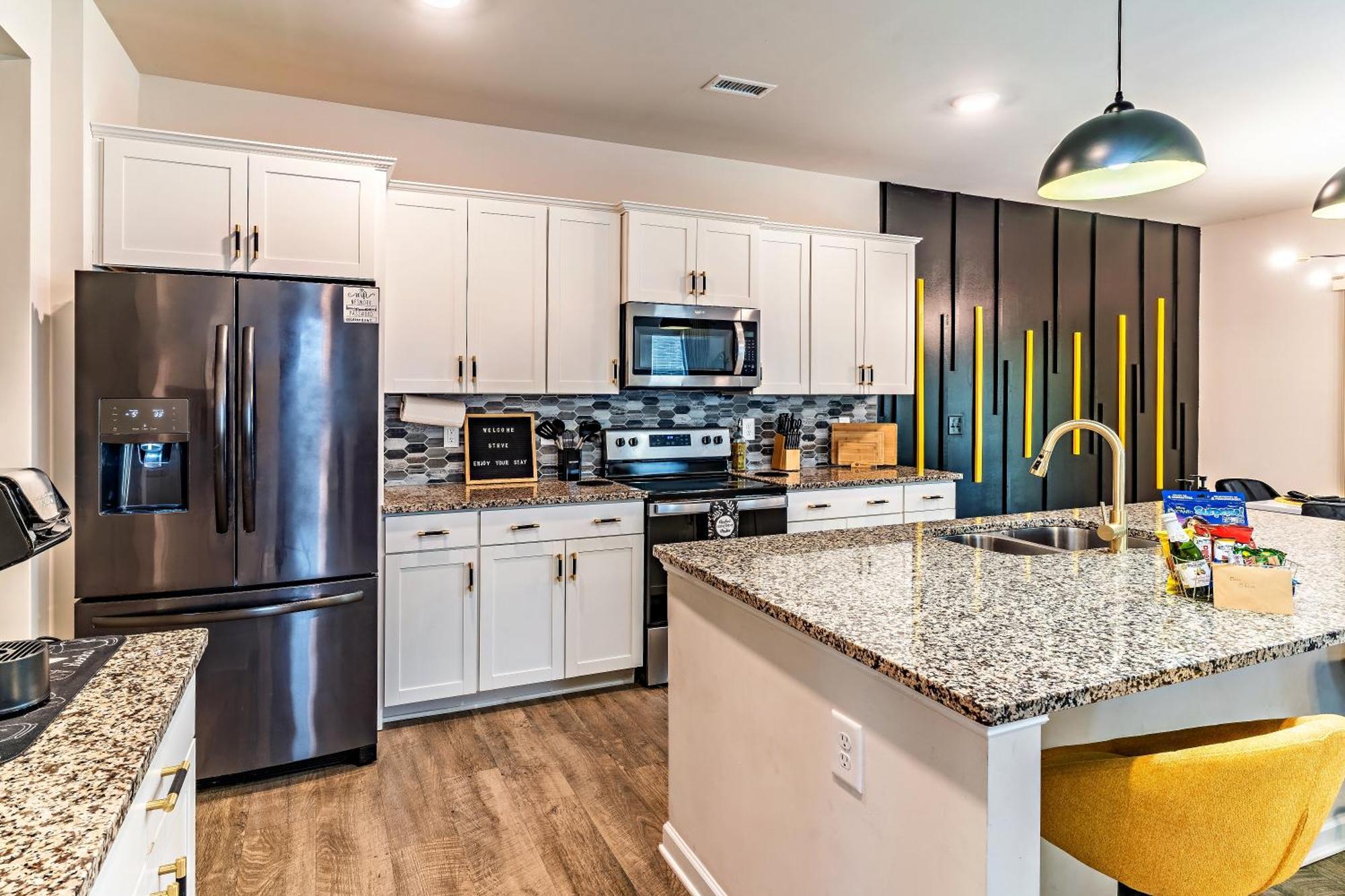 הוילה Raleigh Luxe Family Retreat- 15 Min To Downtown, Kids Gear, Fast Wifi For Wfh, Ev & Pet Friendly מראה חיצוני תמונה